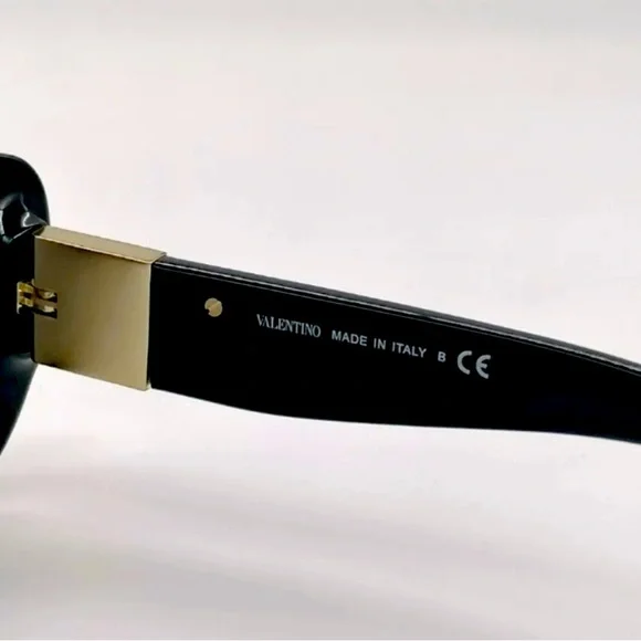 ♥️✨🖤Valentino Rock Studed Smoke Black Sunnies🖤✨♥️ - Picture 5 of 13